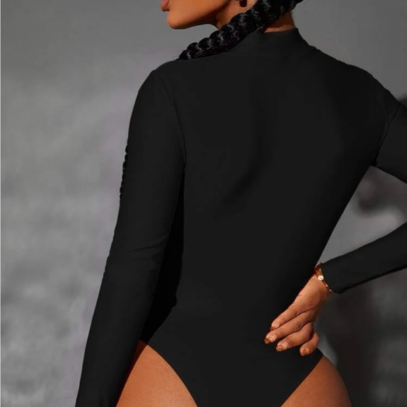 Sexy cutout bodysuit - Picture 3 of 15